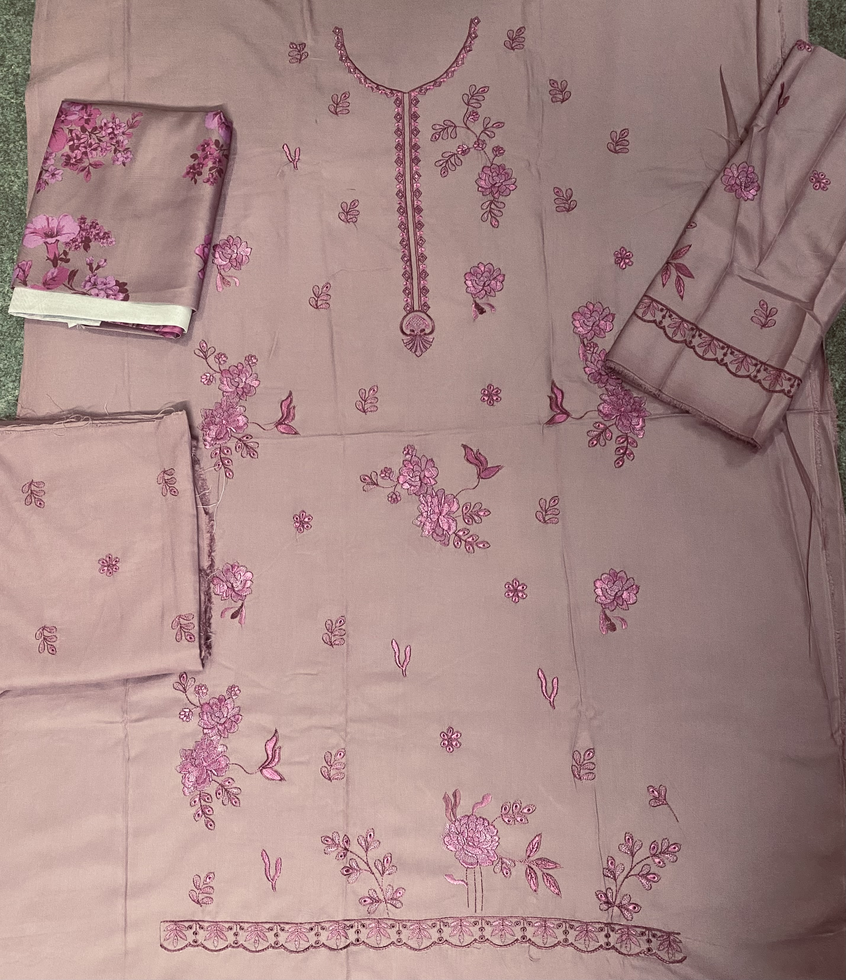 Jazmin Embroidered Dhanak 3 Piece Suit — photo 4