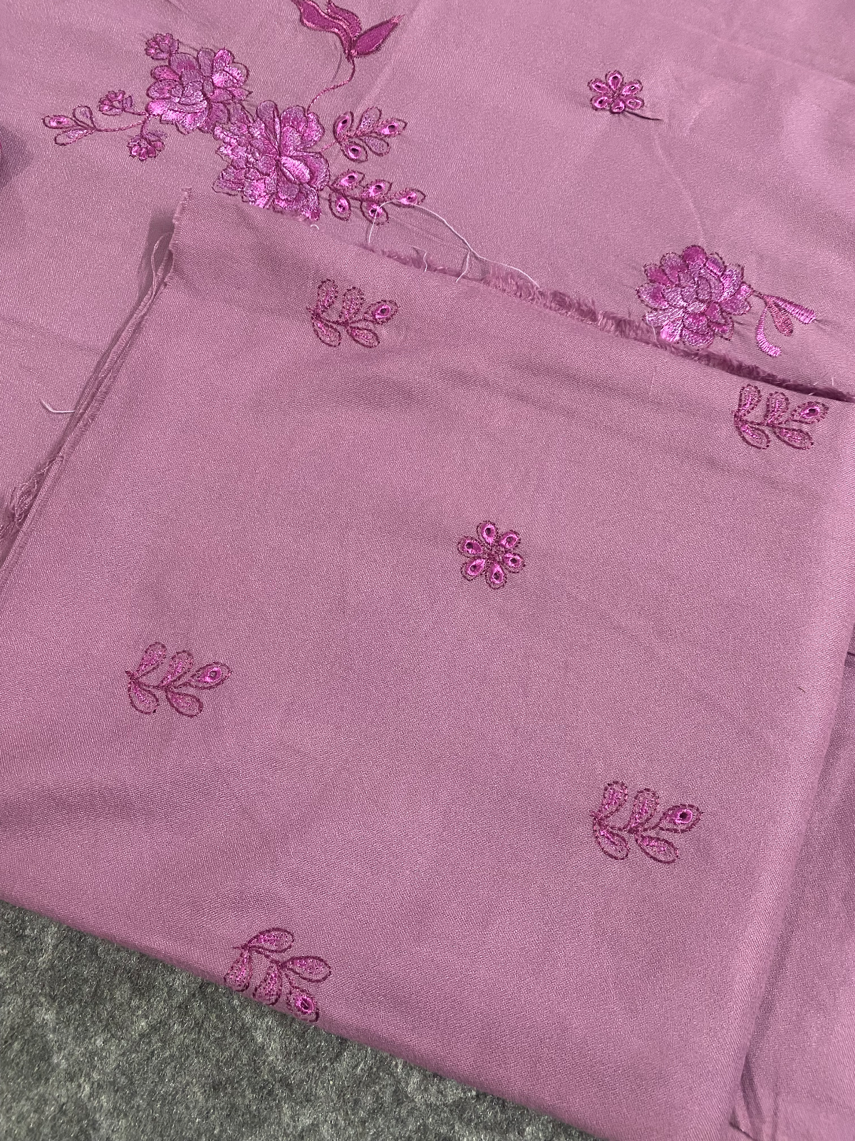 Jazmin Embroidered Dhanak 3 Piece Suit — photo 3